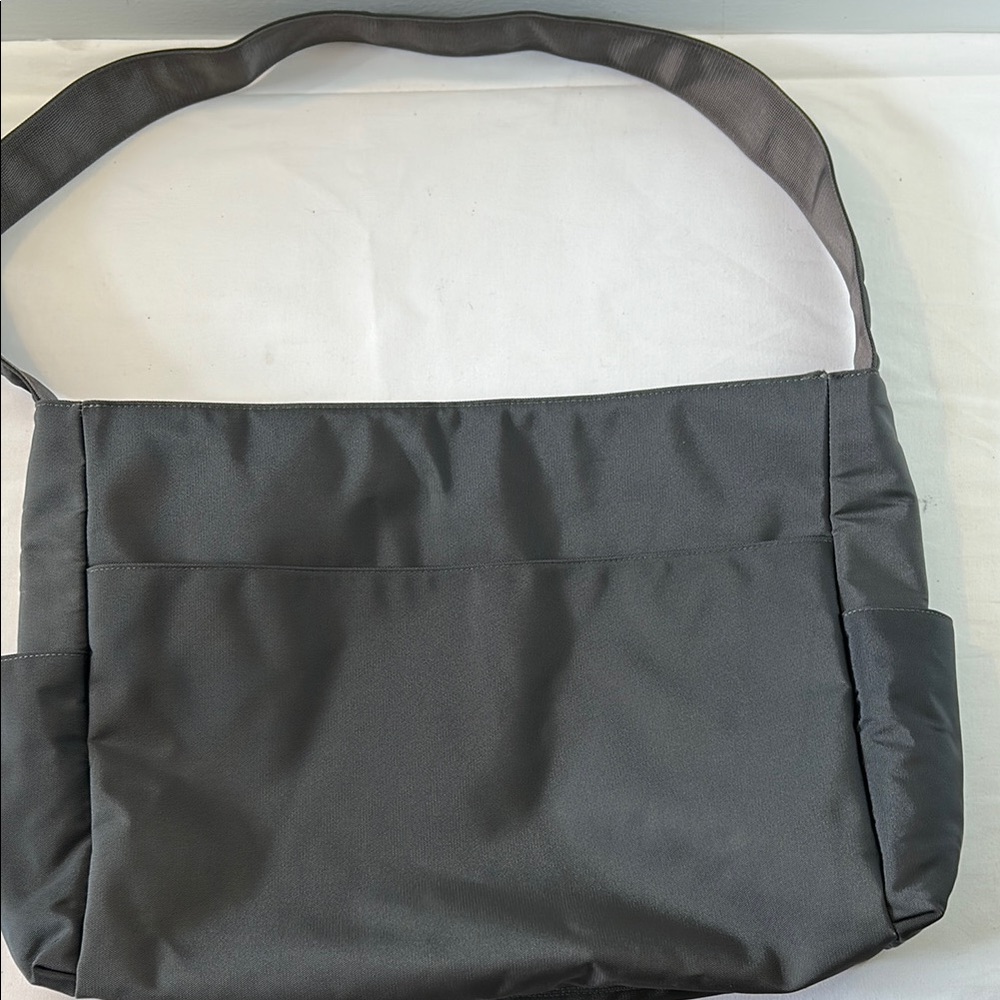 Designer’s Guild Bag with Soft-Sided Design